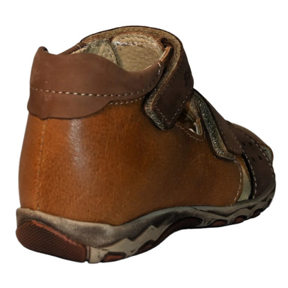 Szamos closed-toe boys sandal (dark brown)