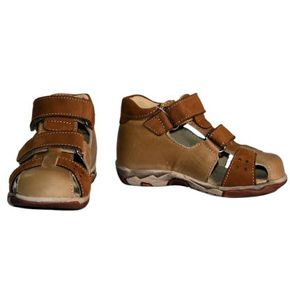 Szamos closed-toe boys sandal (light brown)